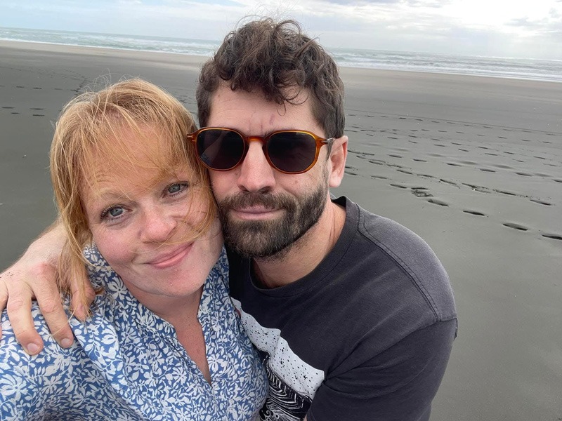 photo of the couple smiling at a beach - reference for a portrait